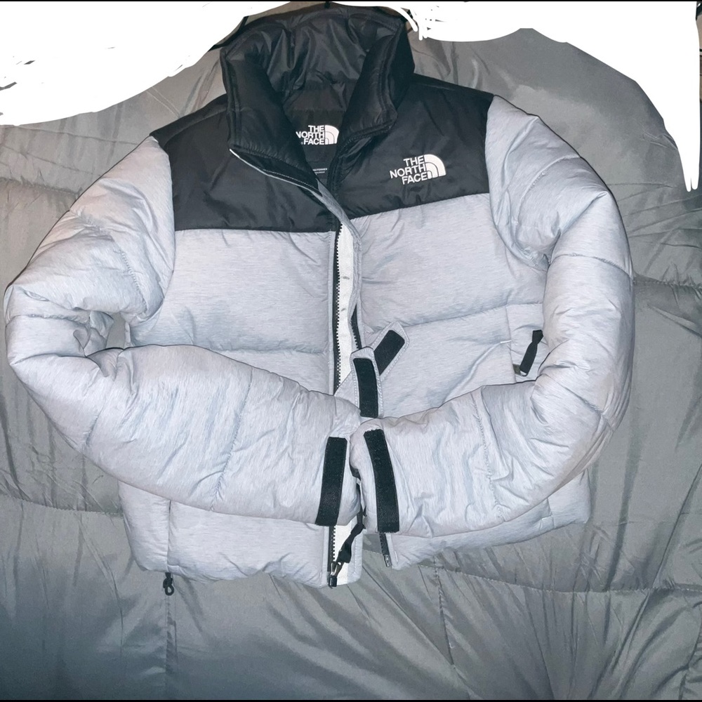 NWOT The North Face Saikuru cropped jacket in gray - Exclusive to ASOS - Picture 9 of 16